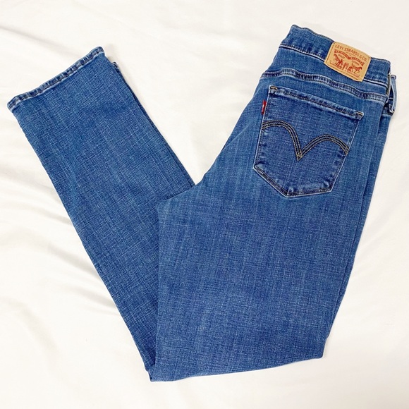 Levi’s Women’s Classic Straight Medium Wash Jeans - Picture 7 of 11